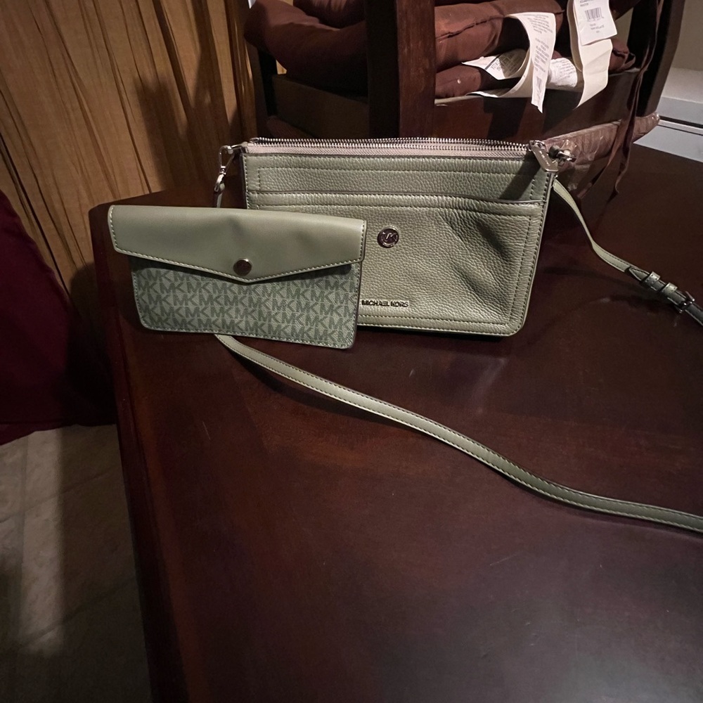 Micheal Kors jet set combo for on the go